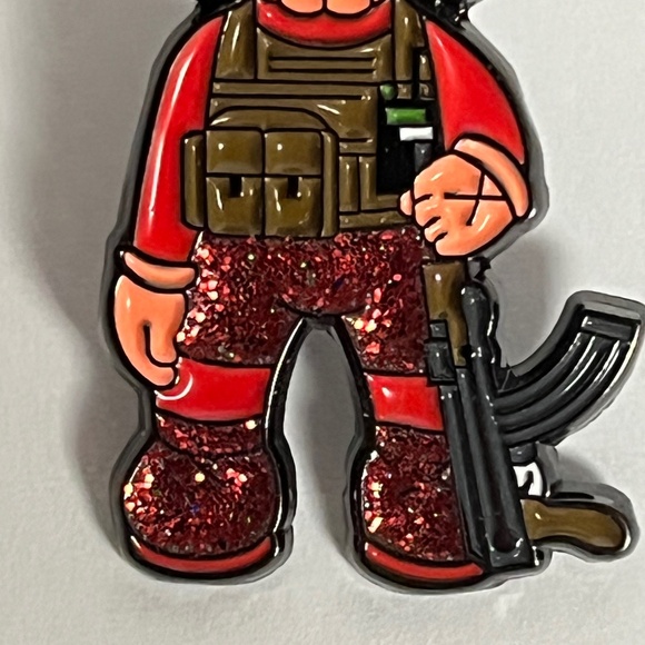 Kaws Glitter Gun Enamel Pin Hat Red Pins Hats Hatpin New Era Cap Brooch  Bag - Picture 3 of 8